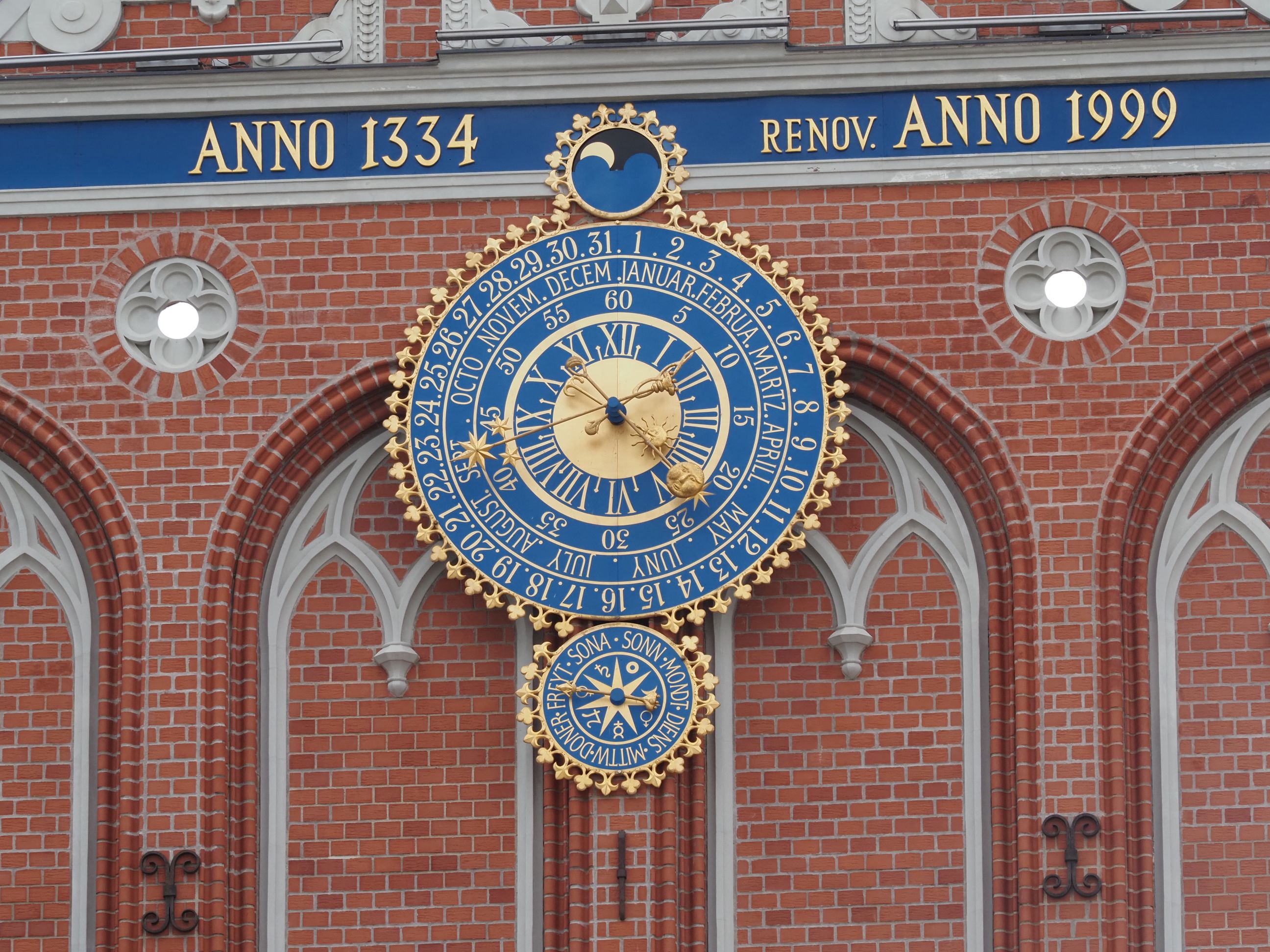 Uhr am Schwarzhäupterhaus Riga